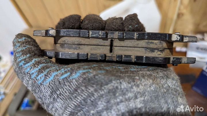 Передние тормозные колодки Toyota Camry XV70