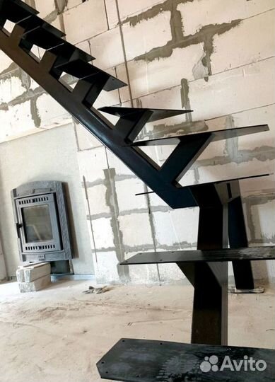 Лестница г-образная на дачу