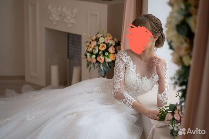 Свадебное платье с шлейфом