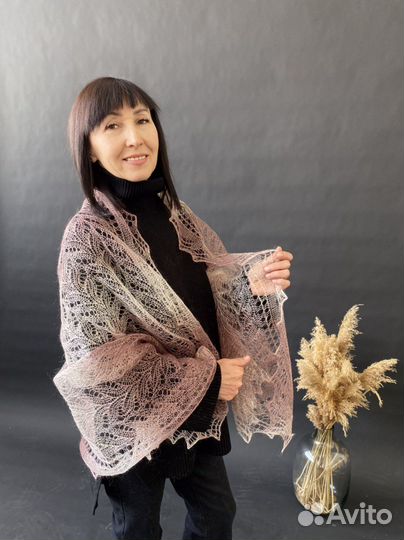 Пуховый платок палантин цветной