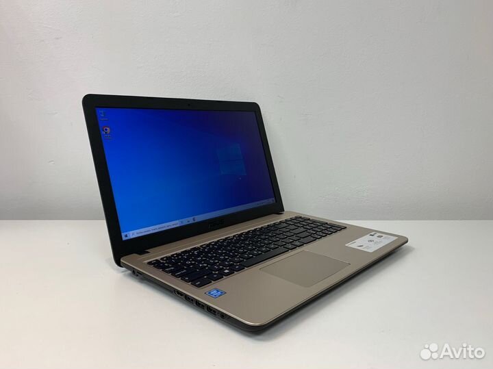 Почти новый 4 ядерный asus на SSD 256gb