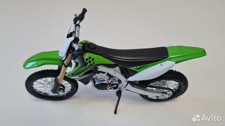 Модель мотоцикла Maisto Kawasaki KX450F