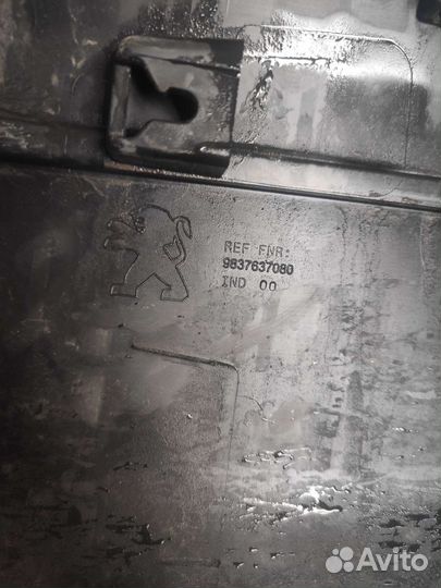 Молдинг двери правой Peugeot 2008