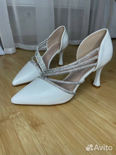 Туфли женские новые белые