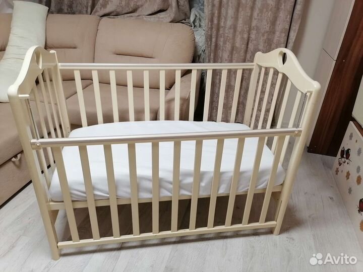 Детская кроватка с маятником+матрац