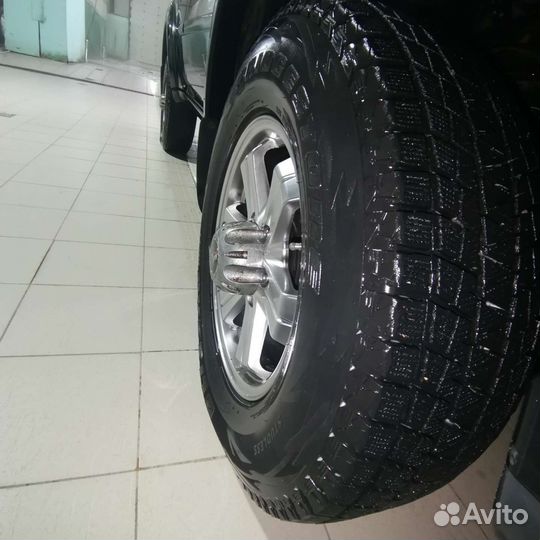 Bridgestone Blizzak DM-V1 23.5/70 R17