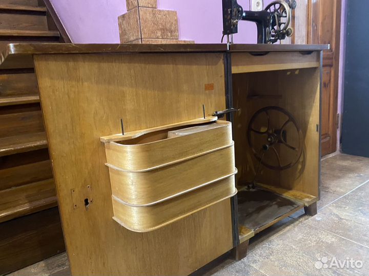 Швейная машинка Зингер