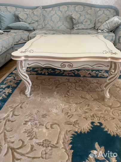 Продаётся стол 