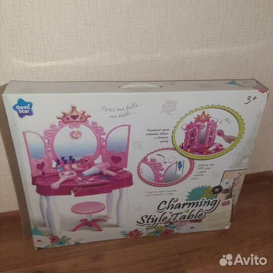 Детский туалетный столик