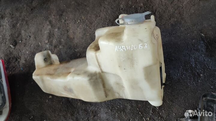 Бачок стеклоомывателя с моторчиком Ауди 80 В3