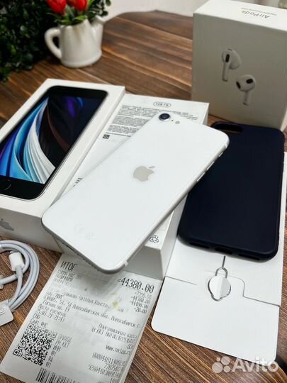iPhone SE 2020 128гб