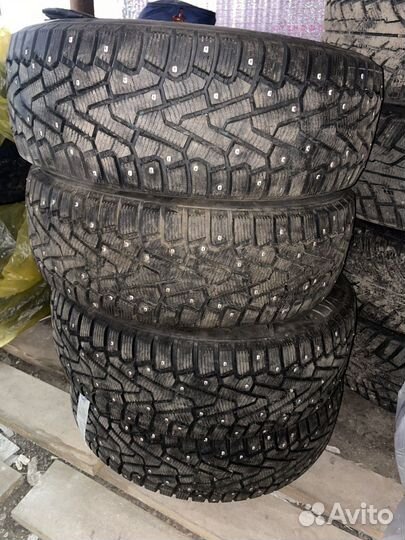 Pirelli Ice Zero 235/65 R17