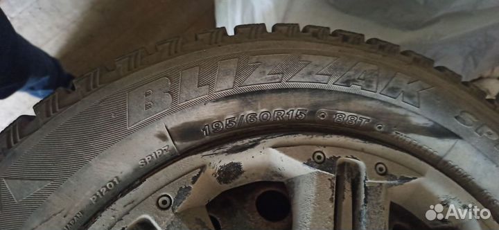 Bridgestone Blizzak Spike-01 195/60 R15 88T