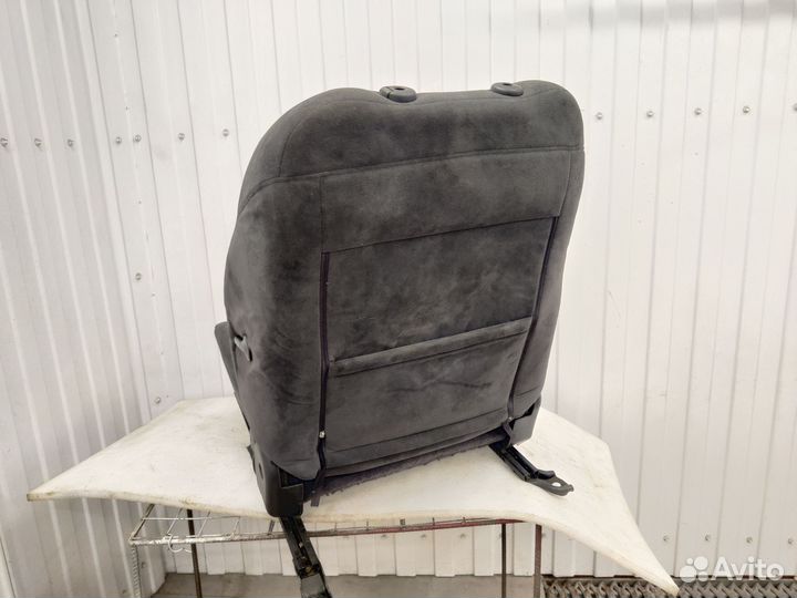 Правое переднее сидение Nissan Primera P12