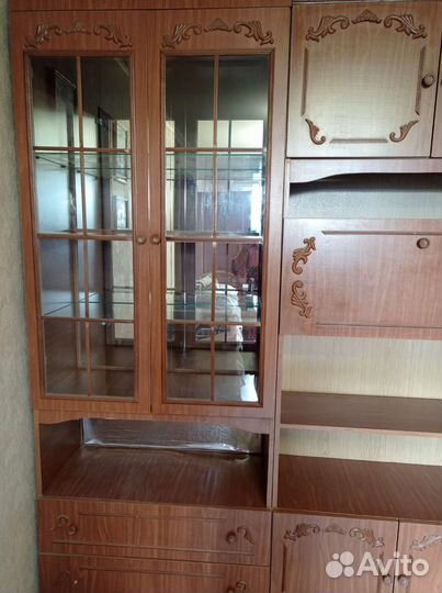 Стенка б/у в хорошем состоянии