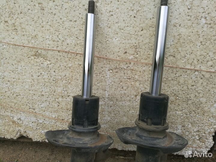 Передние стойки (амортизаторы) для пассат сс