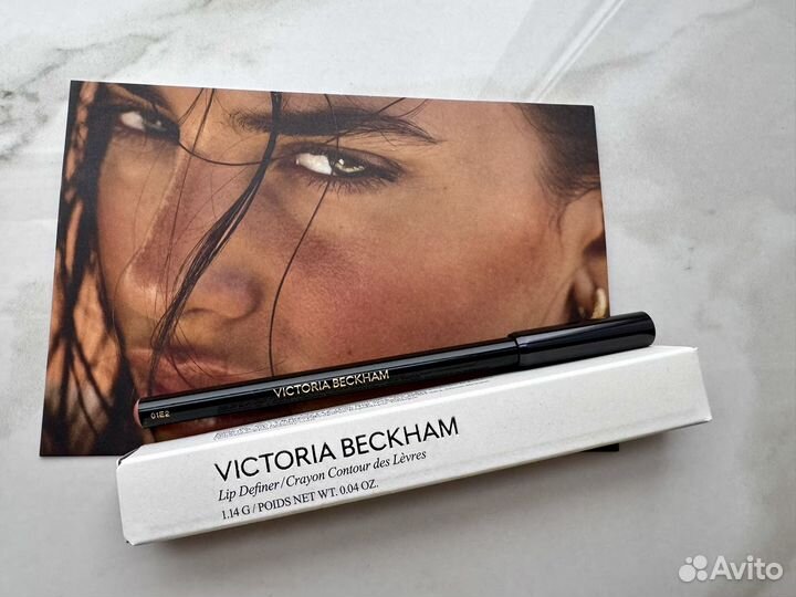 Victoria Becham Lip Definer оттенок 01 карандаш