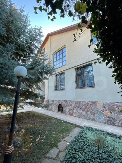 Дом 395 м² на участке 20 сот.