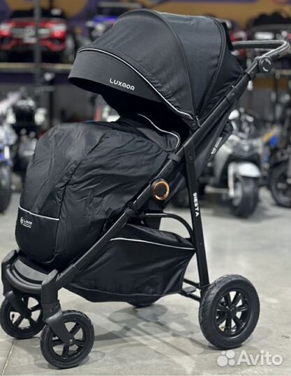 Коляска прогулочная с надувными колёсами luxmom v1