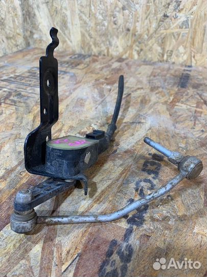 Датчик положения кузова передний Audi А6 C6