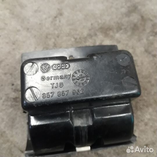 Пепельница задняя в консоль Фольксваген Пассат Б3