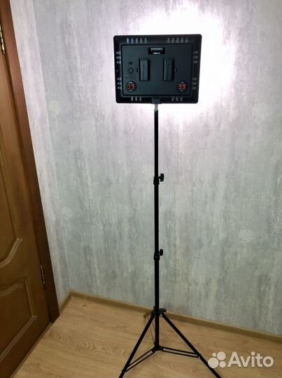 Видеосвет Yongnuo 600 LED + штатив
