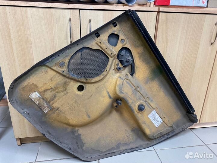 Обшивка двери задняя левая Ford Focus 1 хетчбек