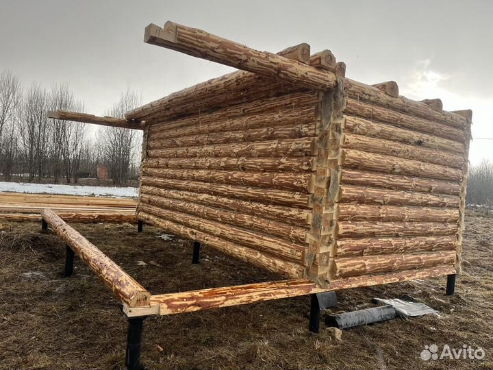 Сруб бани в лапу