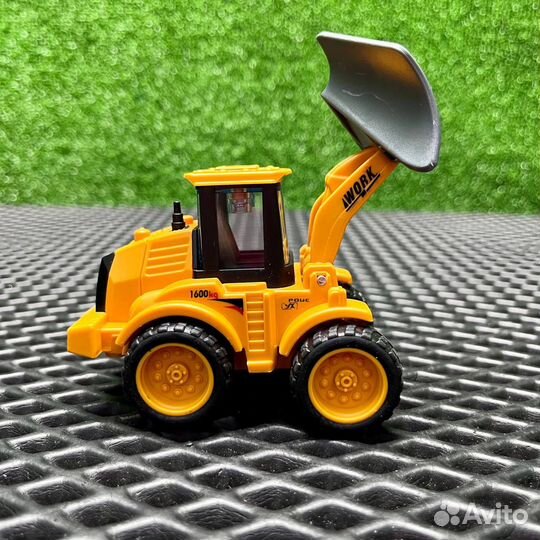 Инерционная машинка 