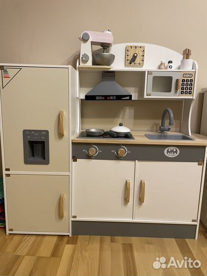 Детская деревянная кухня