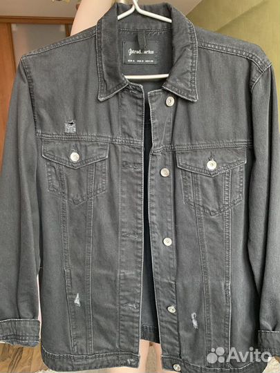 Продам джинсовую куртку женскую Stradivarius