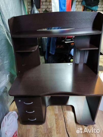 Компьютерный стол