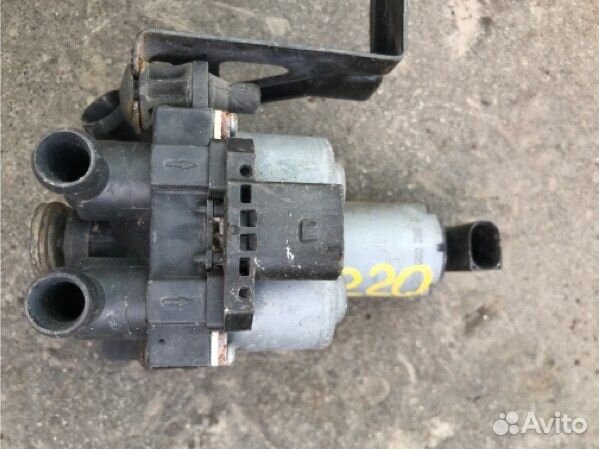 Помпа Mercedes S-Class W220 2005