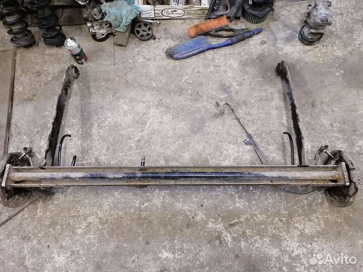 Балка задняя Nissan Bluebird u14