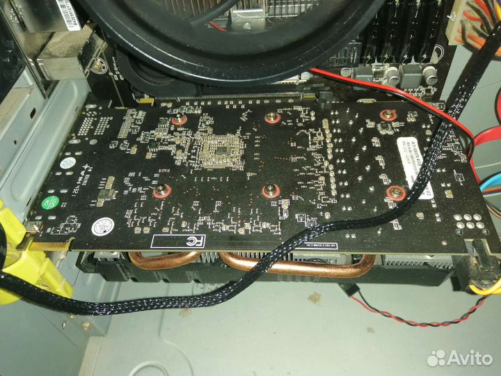 AMD Radeon R9 370. 4Gb 256bit