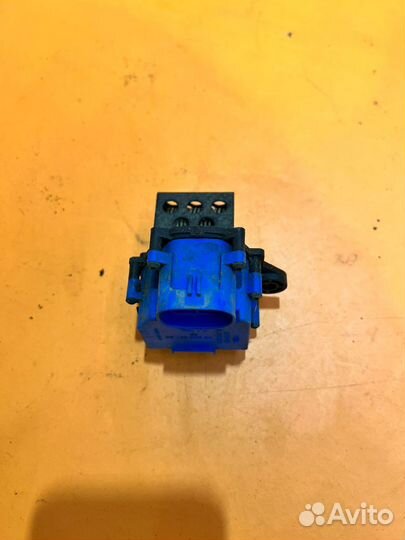 Резистор вентилятора на Peugeot 308