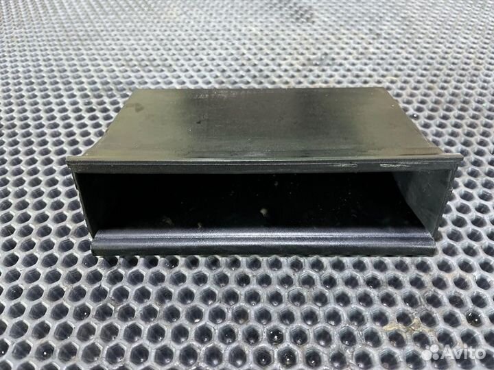 Бардачок Mitsubishi Triton