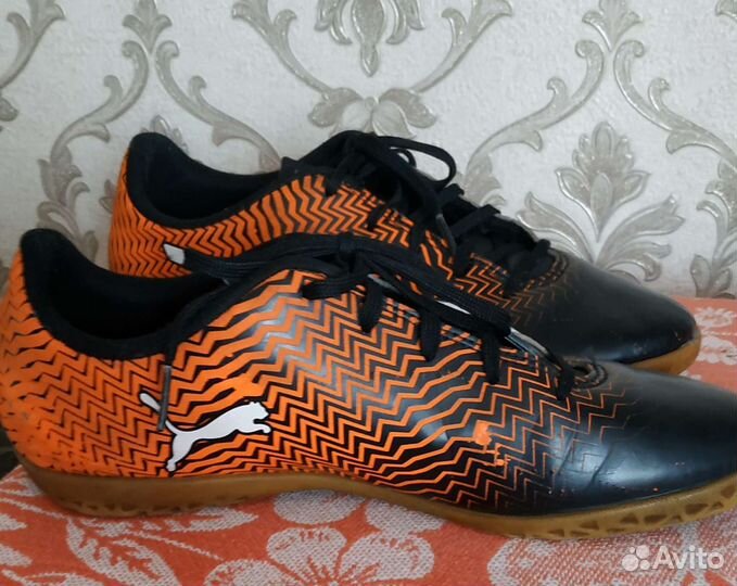 Футбольные бутсы puma