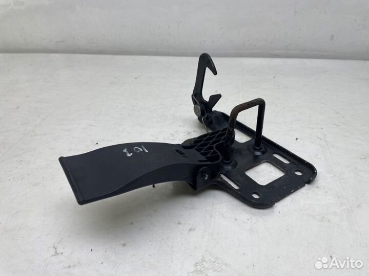 Крюк капота Audi A5 3.2 2009