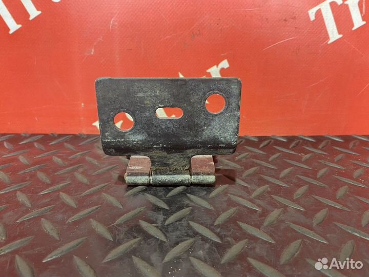 Петля крышки инструментального ящика Renault T