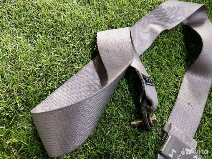 Замок ремня безопасности Nissan Laurel HC35