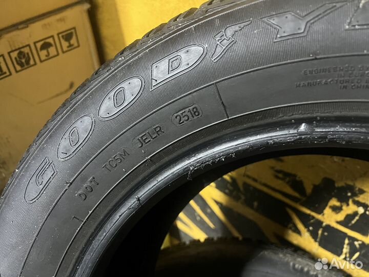 Goodyear UltraGrip Ice 215/60 R16