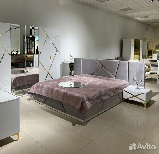 Спальный гарнитур