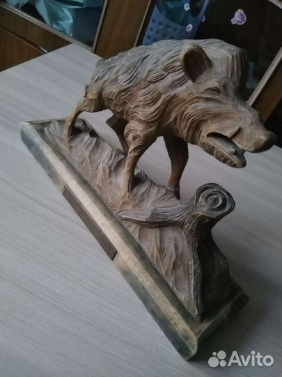 Статуэтка из дерева