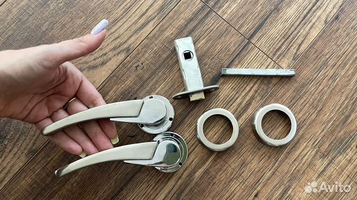 Дверные ручки с замками. италия. 4 шт комплекта