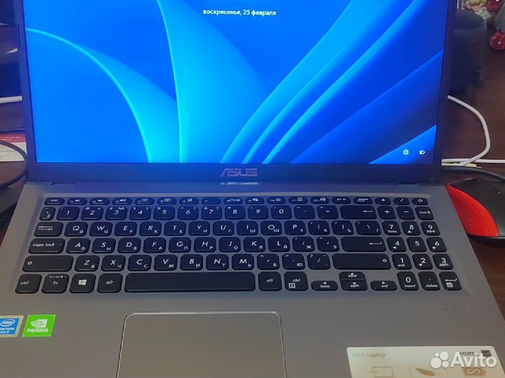 Ноутбук Asus 2021 года в отличном состоянии