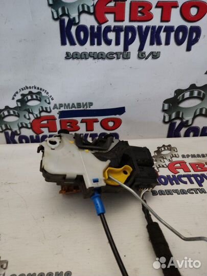 Замок двери передний левый Opel Astra J хэчбек A