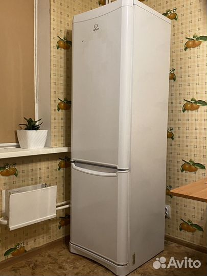 Холодильник Indesit