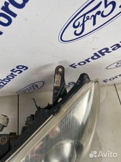 Фара передняя левая Toyota Avensis T250 2004-2006