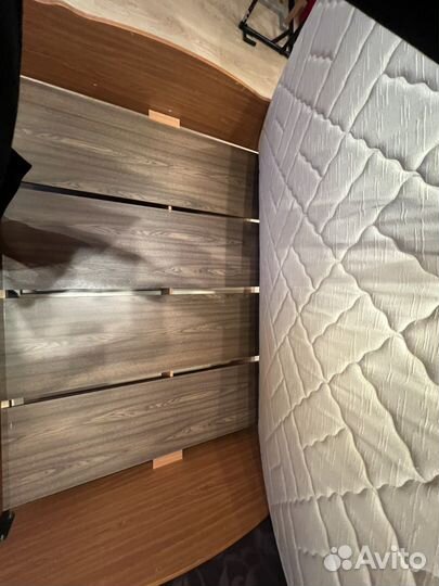 Кровать с матрасом полуторка